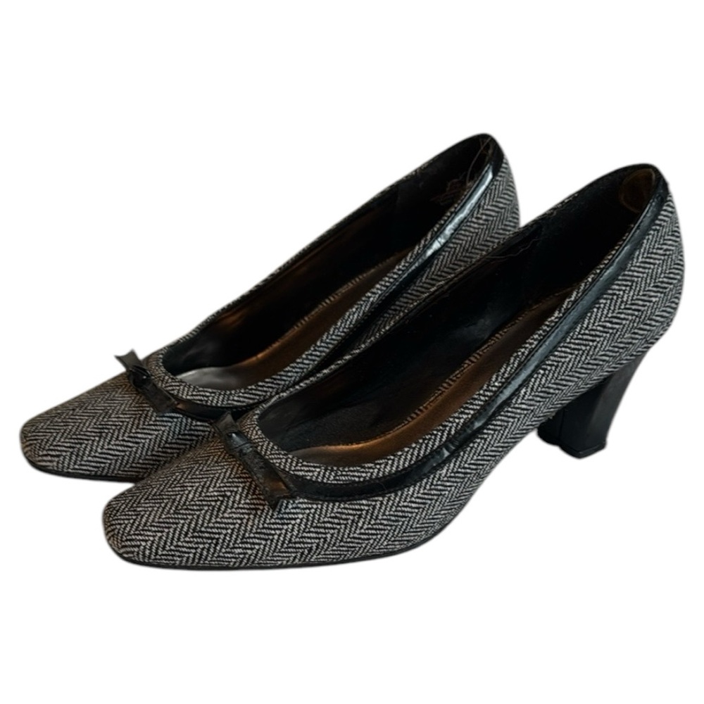 Naturalizer Black and Gray Heels with Pointed Toe and Block Heel